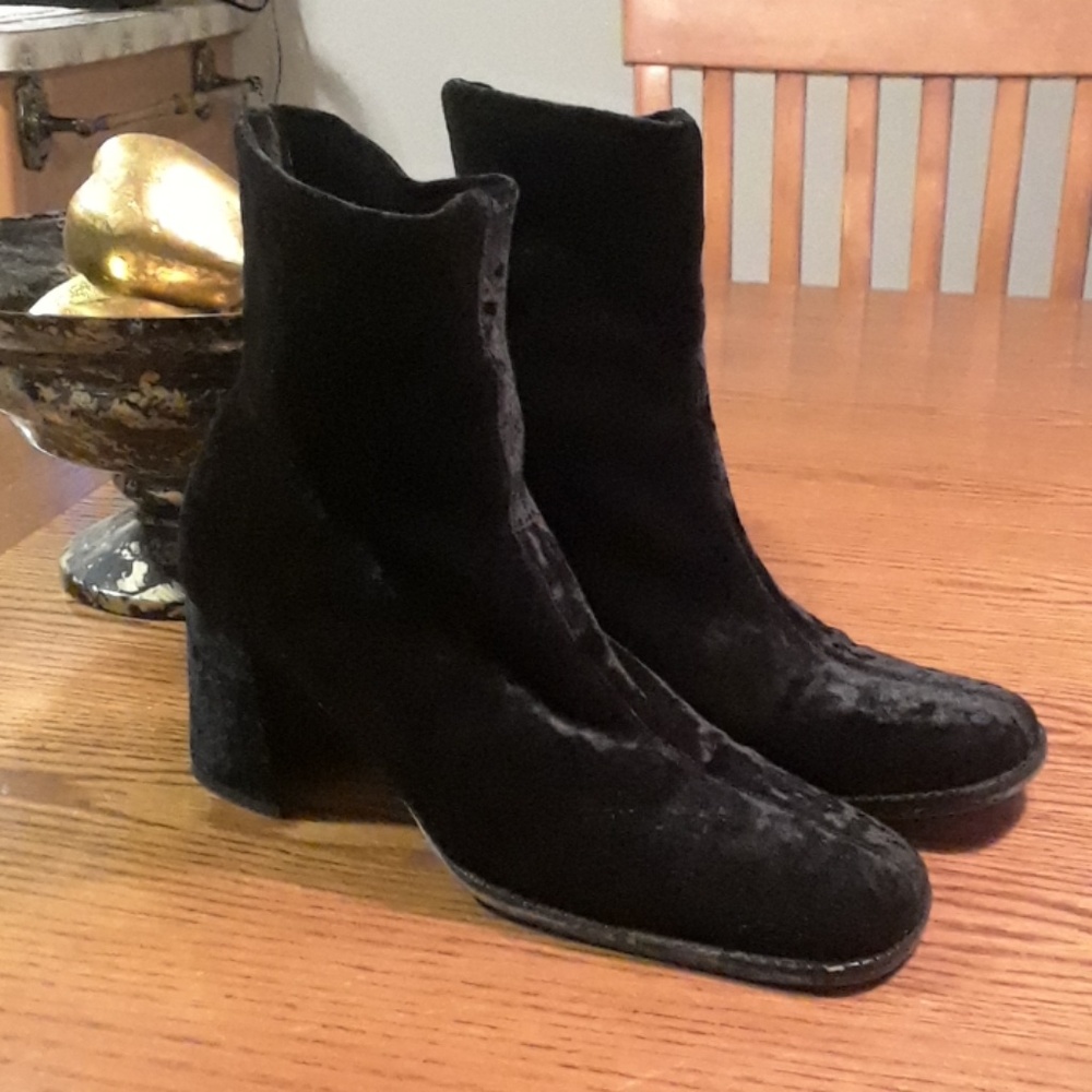 "Gruppo Italiano" Black Crushed Velvet Boots